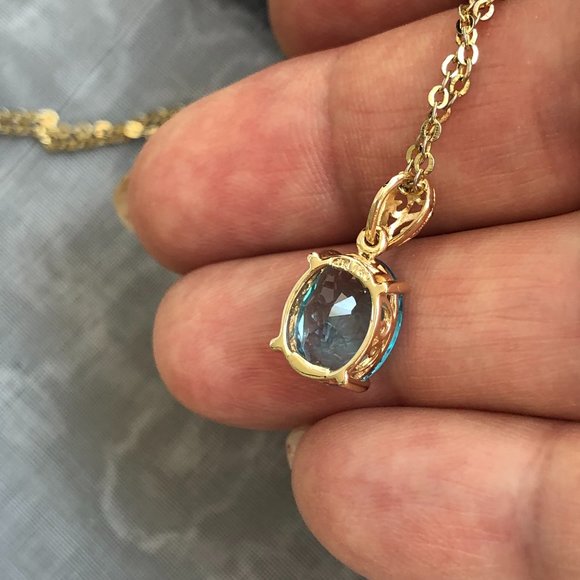 NEW - Macy's 14KT Solid Gold Genuine Oval Blue Topaz Pendant Glamcore Sparkly - Picture 16 of 17